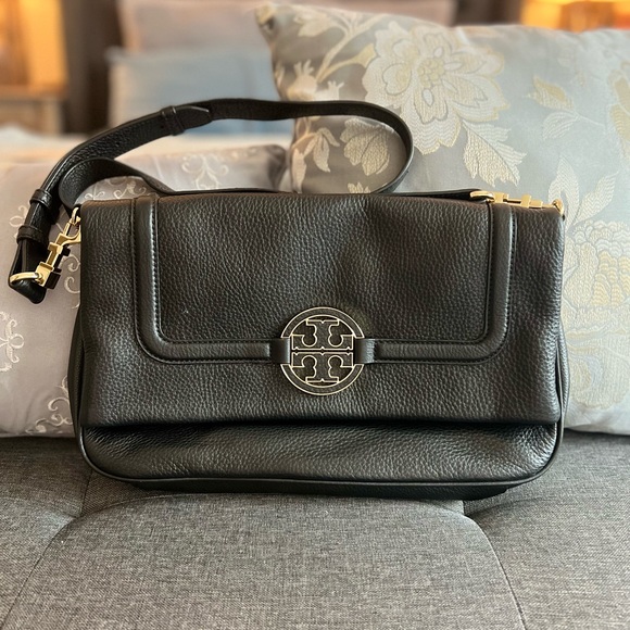 Tory Burch Handbags - Tory burch amanda messenger bag
